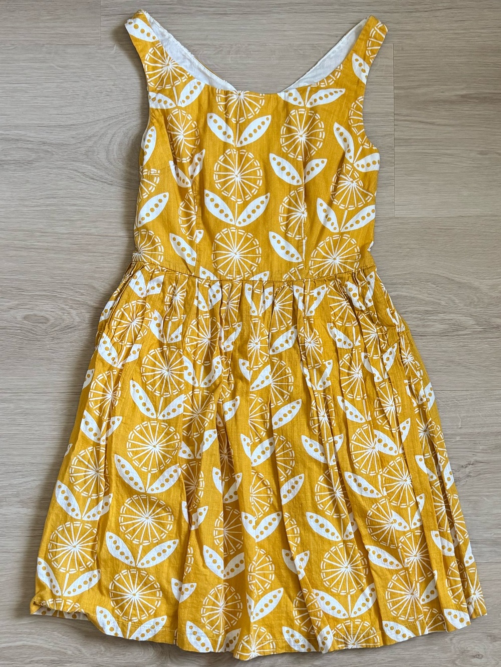 BODEN | V Neck Back Yellow White Dress Fit Flare Sleeveless Floral Print US 2P